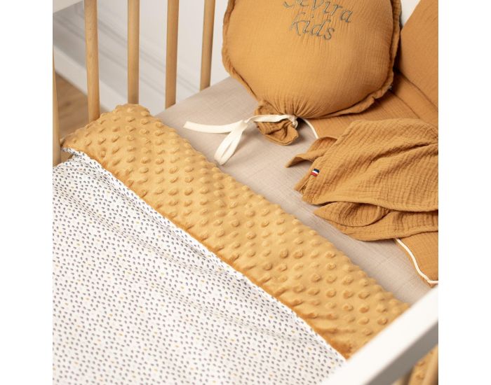 SEVIRA KIDS Couverture Rversible en Minky Lior - Camel Face 1 : 100% coton, Face 2 : velours minky polyester (3)