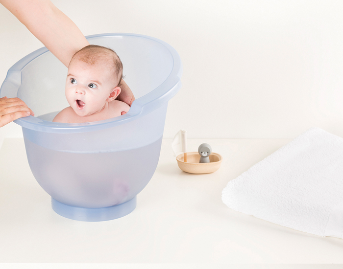 Baignoire bébé confortable, pratique et agréable en position foetale